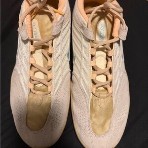 Nike SB Men’s  Beige and Peach Suede Sneakers